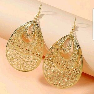 CLEARANCE 💖*Brand New* Hollow Metal Teardrop Earrings